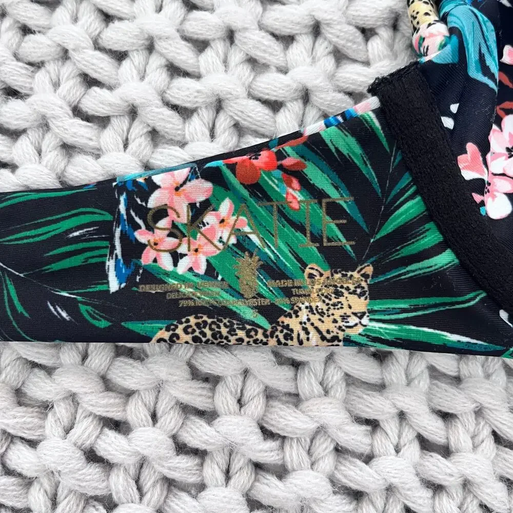 Skatie• ‘Kate’ Bikini Top in PARADISE